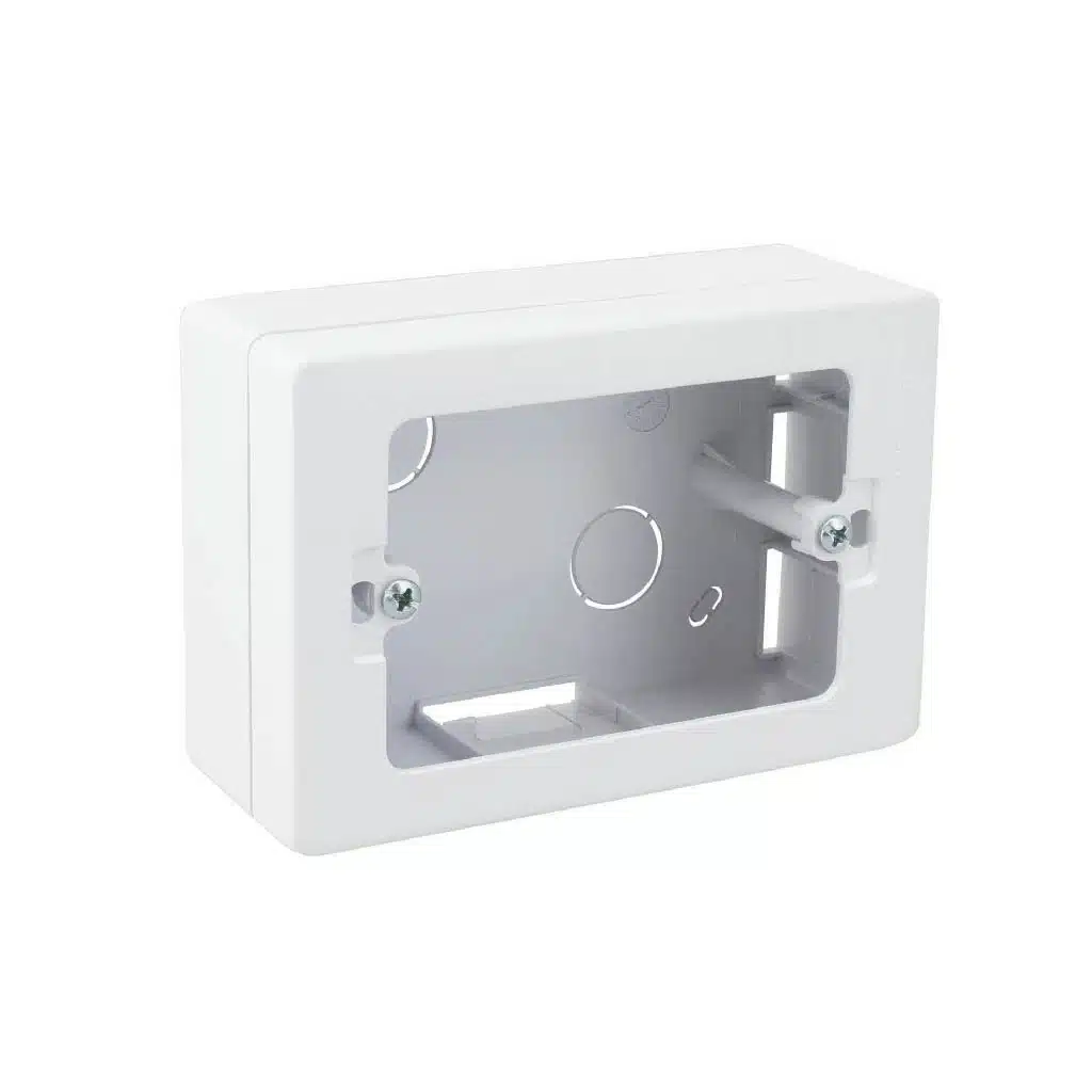 Caja chuqui con tornillos para instalación eléctrica