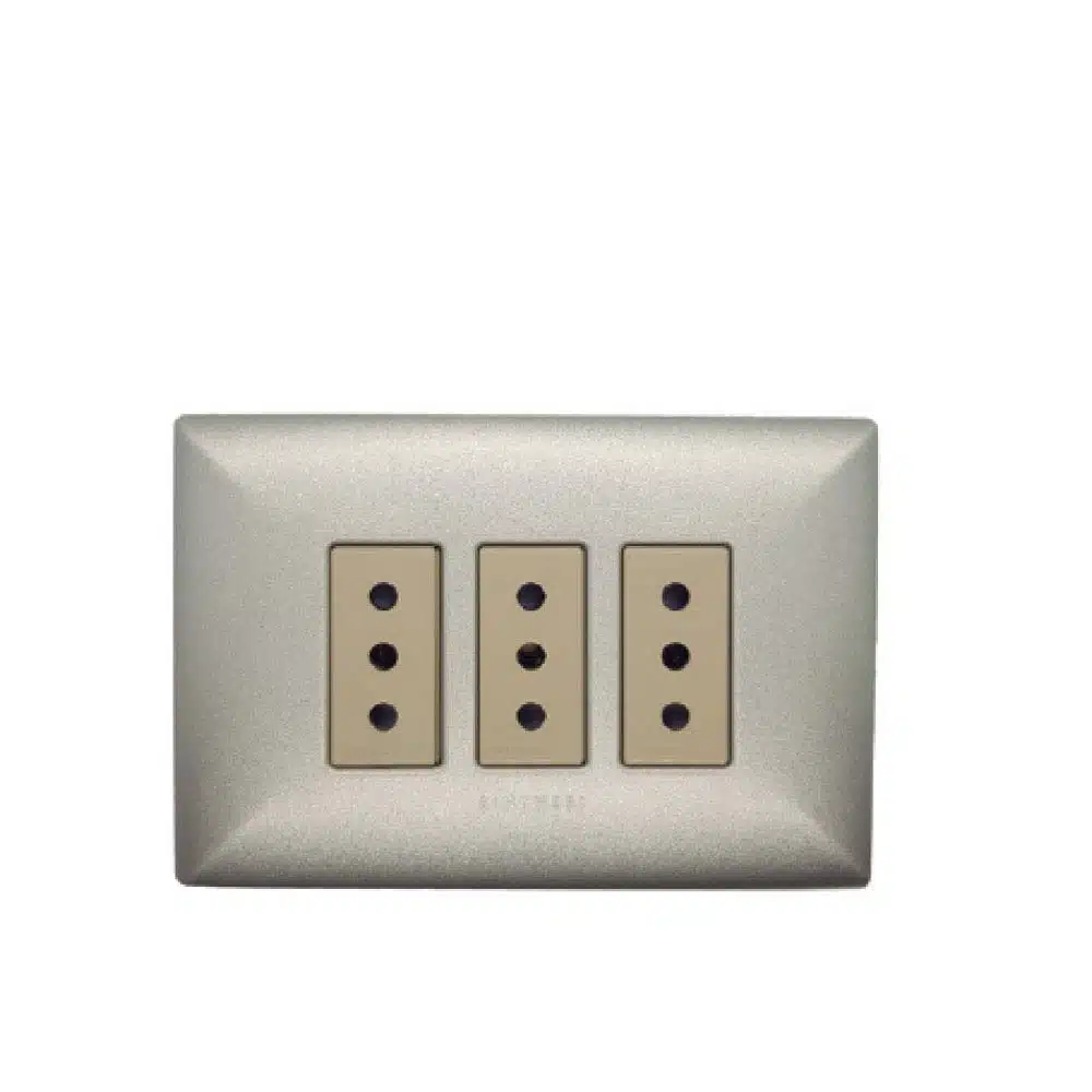 S17 Enchufe Triple 10A P/Nickel-M/Beige