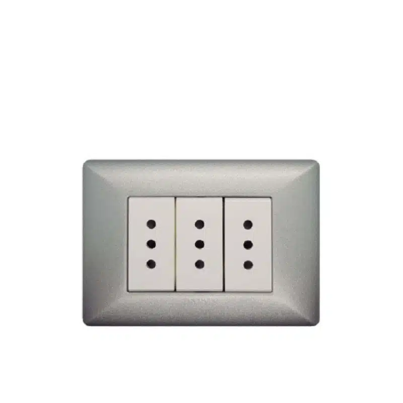 S22 Enchufe Triple 10A P/Plata-M/Blanco