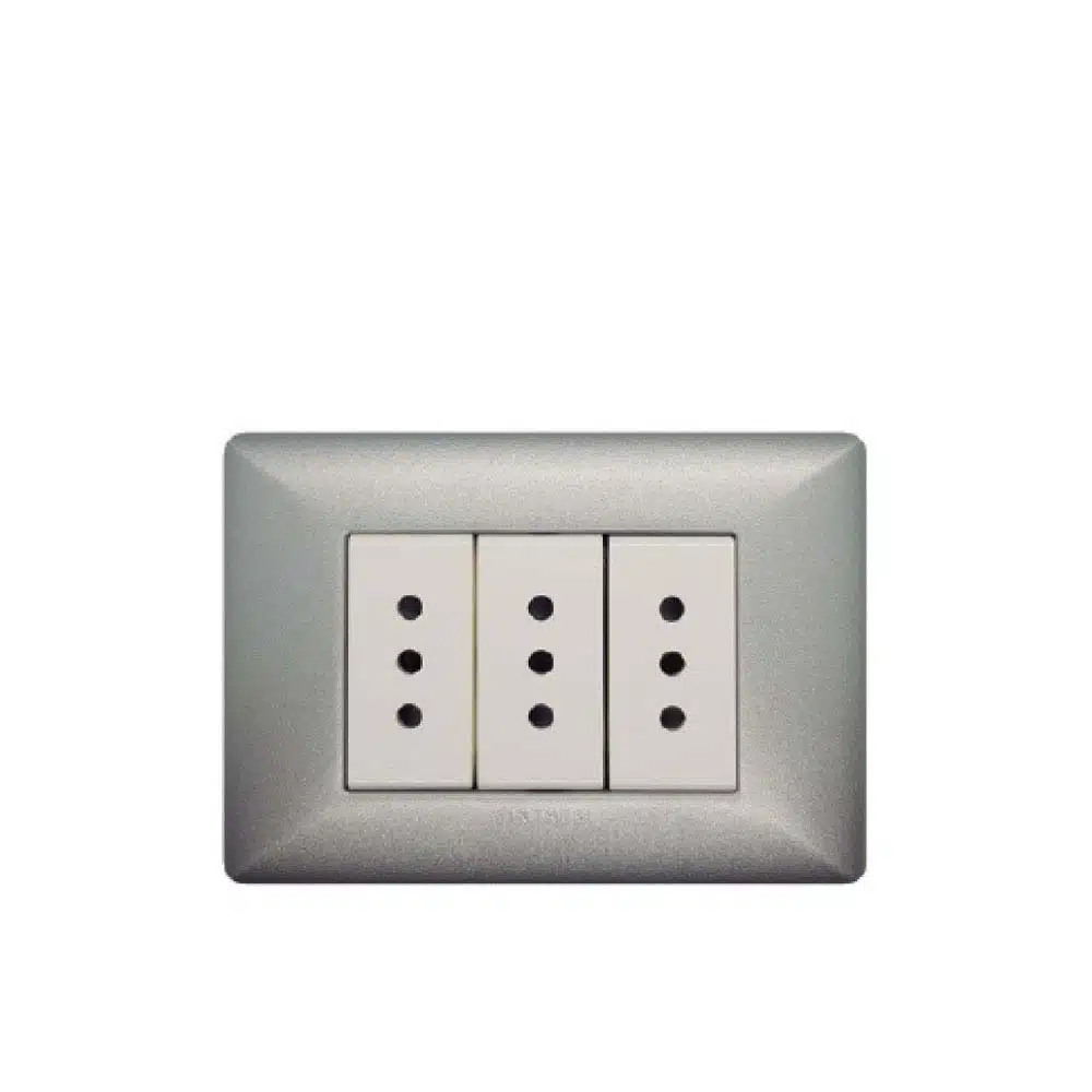 S22 Enchufe Triple 10A P/Plata-M/Blanco